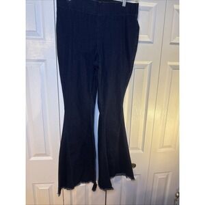 Versona Womens Size 12 Dark Wash Modern Fit Flared Leg Raw Hem Denim Jeans